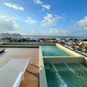 Brand New With Rooftop Pool Holiday home Cozumel